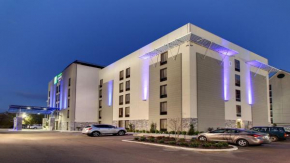 Отель Holiday Inn Express & Suites Jackson Downtown - Coliseum, an IHG Hotel  Джексон